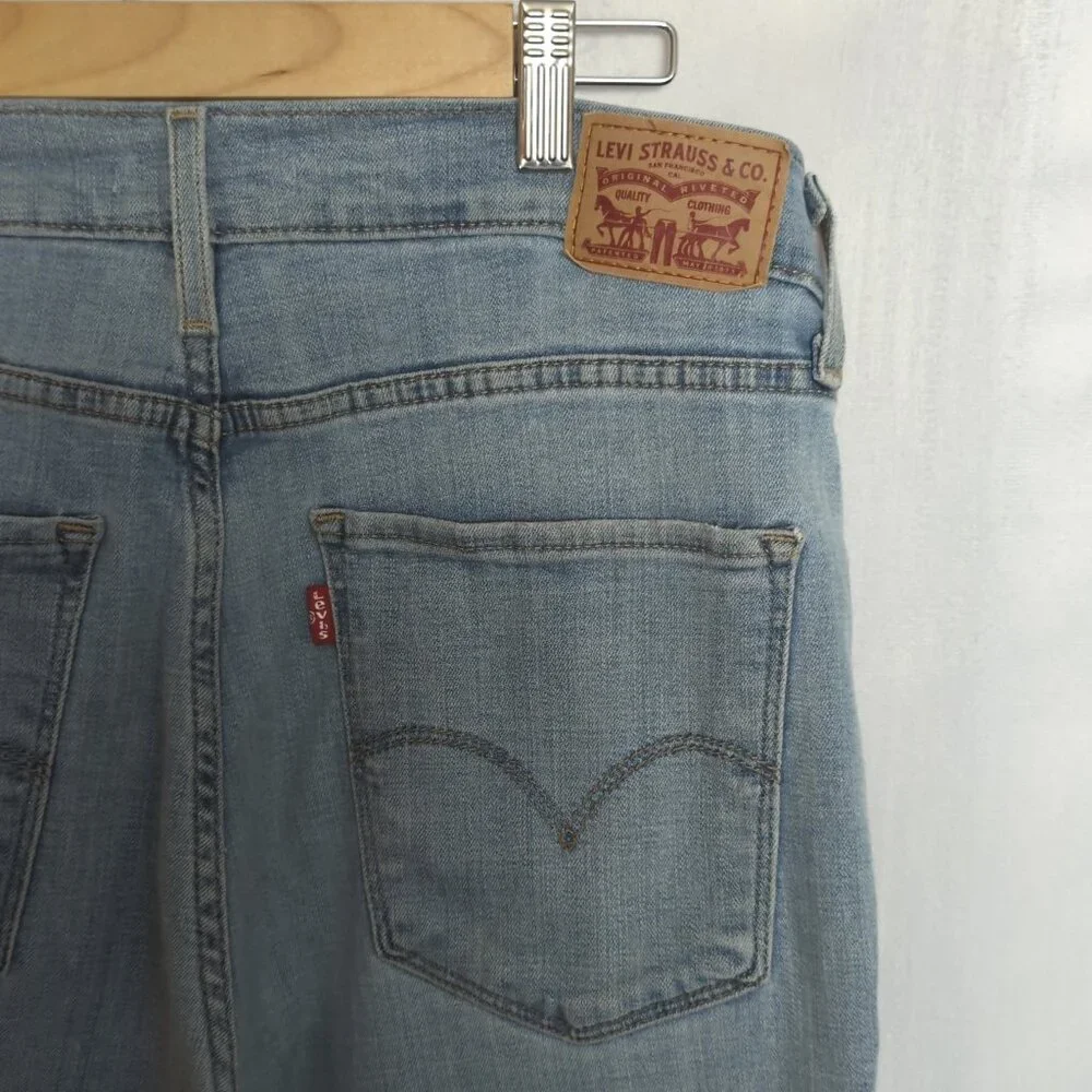 Levi's 724 High Rise Straight Jeans Size 31 - Medium Indigo - Picture 8 of 9